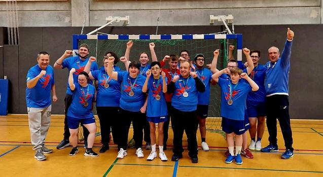 Jubelndes Handball Inklusionsteam